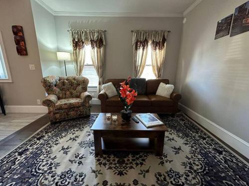 Malden Appartement | Spacious and Cozy- near T-station-Quiet Neighborhood!