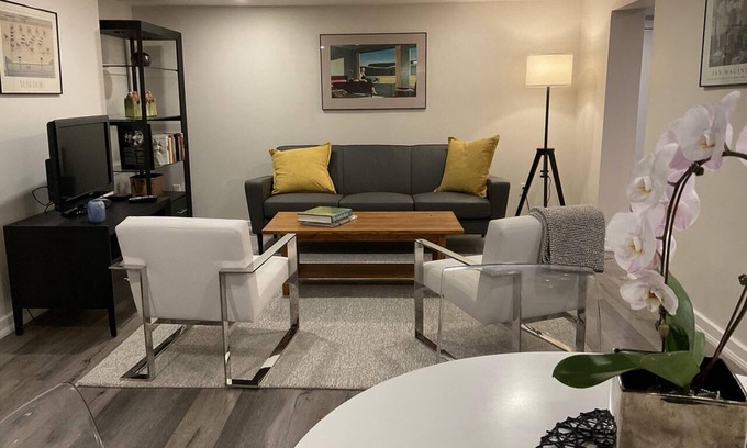 Midtown Toronto Appartement | Spacious and elegant lower unit in stunning Casa Loma neighbourhood