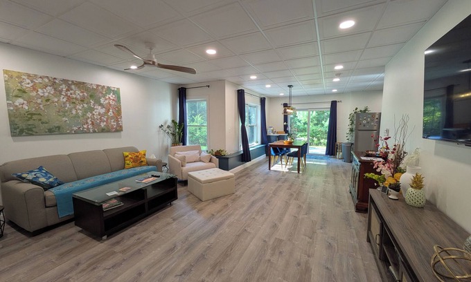 Nashua Maison | Spacious and peaceful garden apartment in quiet Nashua neighborhood with WiFi