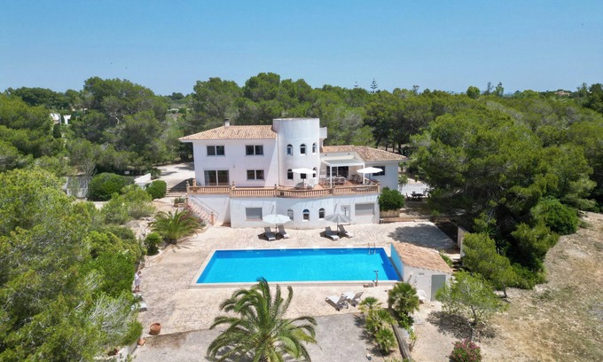 Ses Salines Maison | Spacious and quiet house with sea views