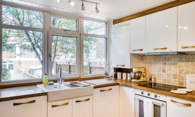 Coldharbour Maison | Bright, Modernised 4 Bed Maisonette in Brixton