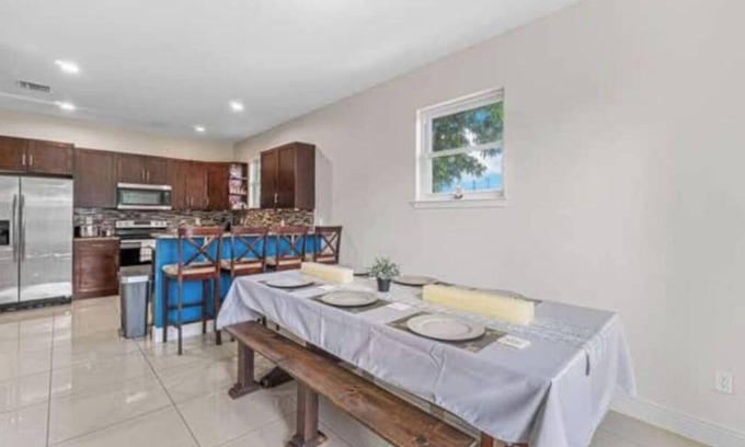 Greenacres Maison | Spacious and Updated 3/2 Bed and Bath!