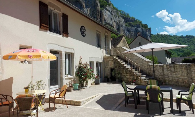 Baume-les-Messieurs Appartement | Spacious apartment at Domaine du Lynx in Baume-les-Messieurs