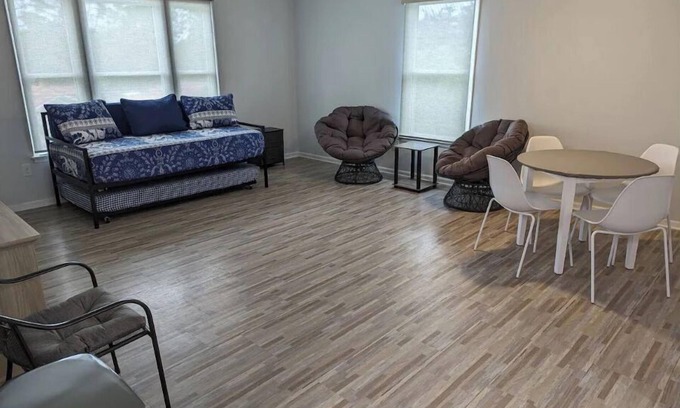 Andover Copropriété | Spacious Apartment Minutes from State Park & Lake