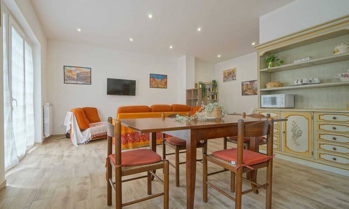 Monterotondo Appartement | Spacious apartment near Rome, with indoor parking and garden