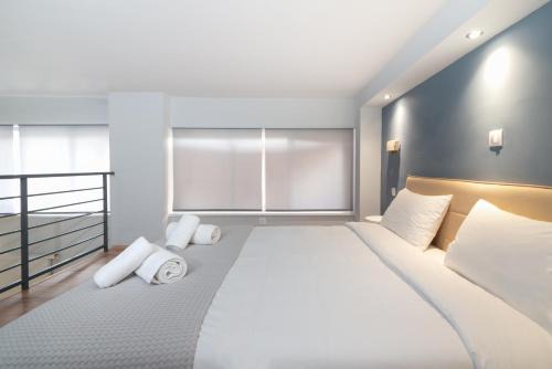 Argyroupoli Appartement | Spacious apartment-600m from the subway