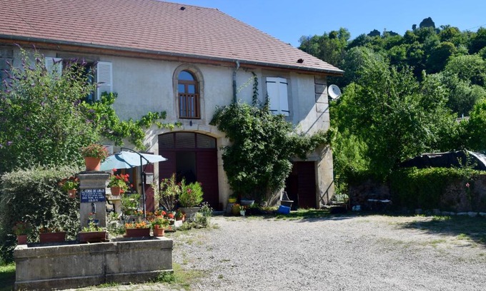 La Tour-du-Meix Appartement | Spacious apartment in old farm close to Lac de Vouglans