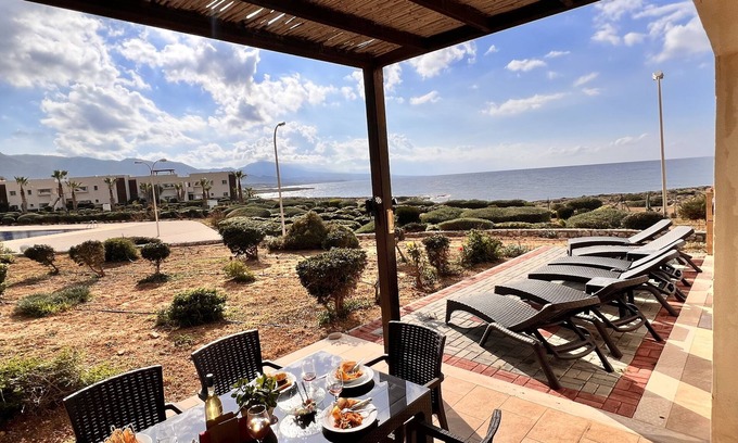 Tatlisu Appartement | Spacious apartment in Tatlisu North Cyprus, 3 Communal swimming pools on site