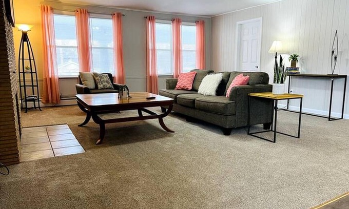 Gary Appartement | Spacious Apartment Near 80/94 Close to Whiting