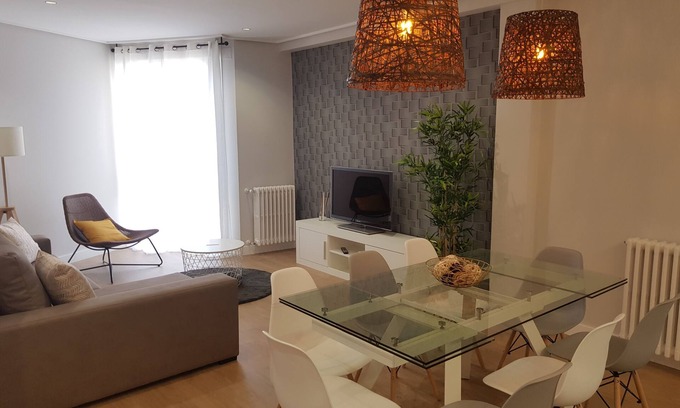 Ourense Copropriété | Appartement spacieux rénové dans un style moderne, situé dans la Pza. Ourense majeur