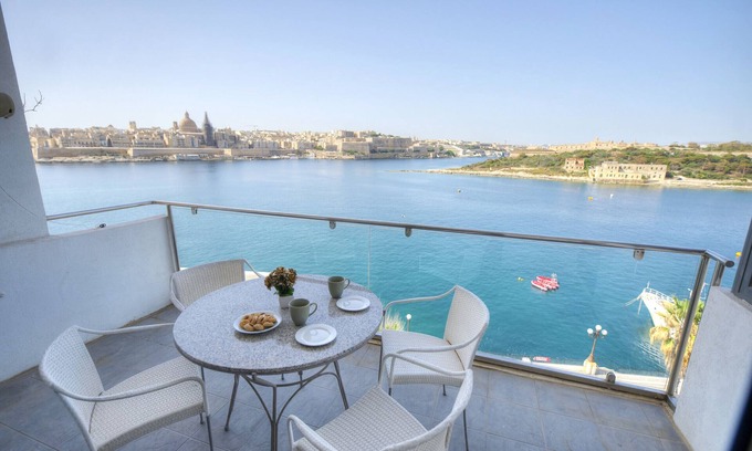 Sliema Appartement | Spacious apartment with breathtaking views GOSLM5
