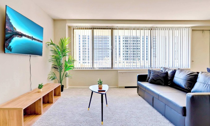 Aurora Highlands Appartement | Crystal City Apt Near Offices & Metro