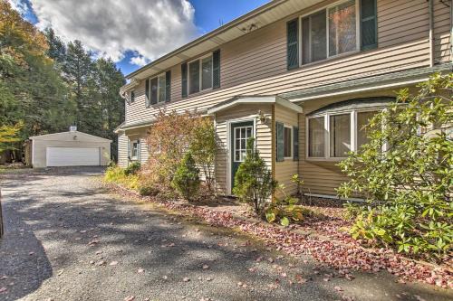 Windham Appartement | Spacious Apt with Yard 3 Mi to Windham Mountain