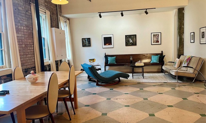 Hopewell Copropriété | Spacious, artist-designed apartment in 1890s chocolate factory. DOG FRIENDLY!