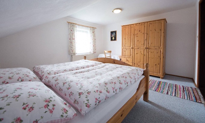 Waidhofen An Der Ybbs Appartement | Spacious holiday apartment on the organic farm in the middle of a beautiful natural landscape