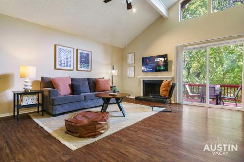 Highland Hills Appartement | Spacious ATX Apt with Private Deck and All Essentials
