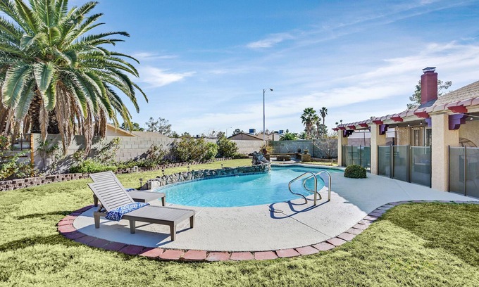 Spring Valley Maison | Spacious Backyard w/ Entertainment. Pool + Fire Pit & Pet Friendly!