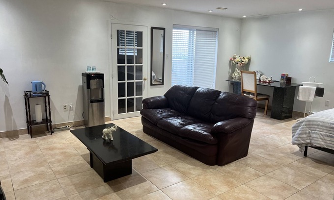 Saint-Leonard Maison | Spacious Basement in Montreal