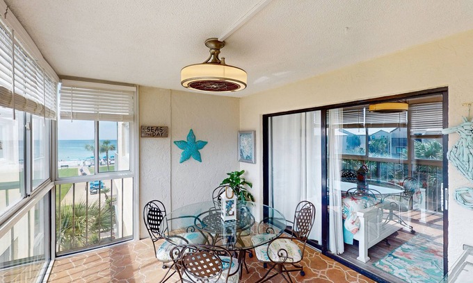 Biltmore Beach Copropriété | Spacious beachview condo, full kitchen, shared pool & beach access