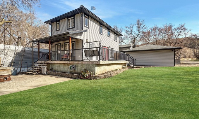 B-Say-Tah Maison | Spacious beach house oasis in the beautiful Qu’Appelle valley and lakes