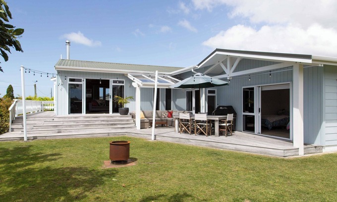 Tairua Maison | Spacious beach house retreat on Hornsea. A short walk to town, estuary & beach.