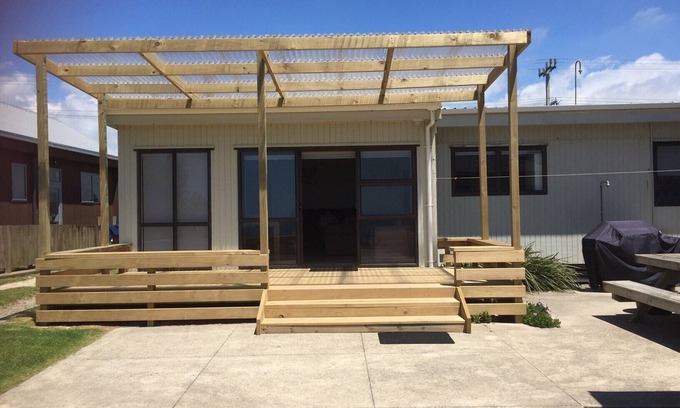 Pukehina Maison | Spacieux Family Bach en bord de mer avec studio supplémentaire