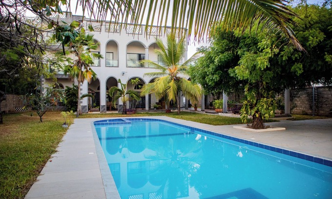 Kilifi Maison | Spacious Beachfront villa with 7 bedrooms and WiFi, AC in delightful Kilifi