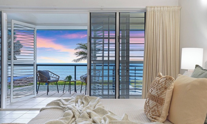 Cullen Bay Appartement | Spacious Beachside Retreat, Plunge Pool + Patio
