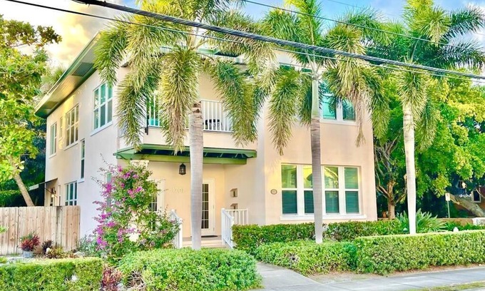 West Palm Beach Appartement | Spacious beautiful 2nd floor of historic home, walk/bike to downtown, Palm Beach