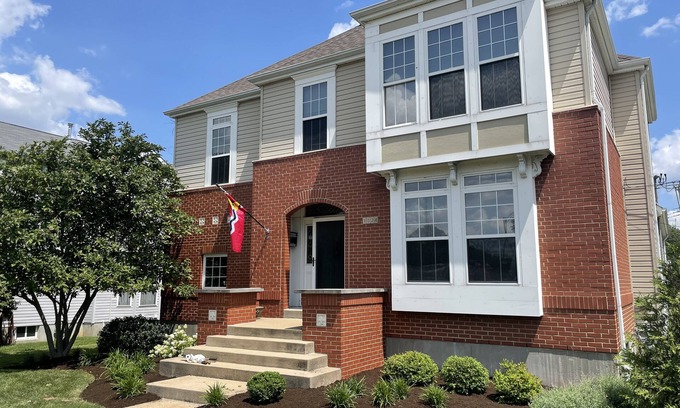 The Gate Maison | ☆ Spacious Beautiful 3BR ☆ Hot Tub ☆Near Downtown