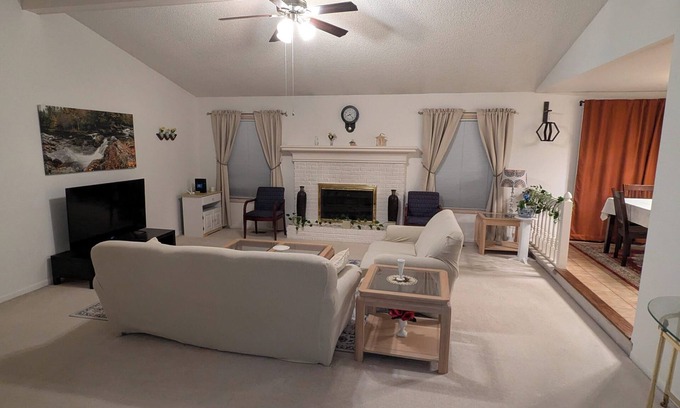 Novi Maison | Spacious Beautiful home in Novi