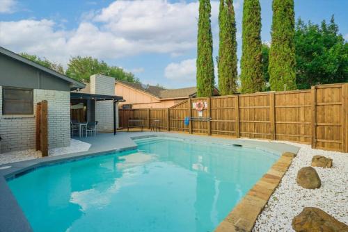 Dallas Maison | Spacious Bright and Modern Home with Pool