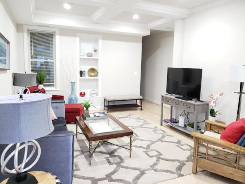 Truxton Circle Maison | Spacious & Bright home In Bloomingdale/Truxton DC