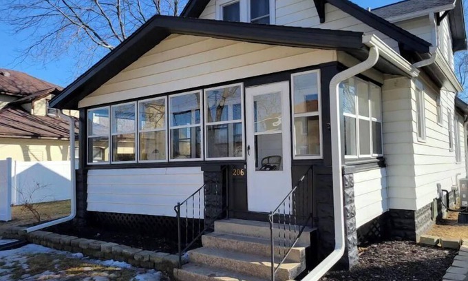 Portage Maison | SPACIOUS BUNGALOW- 20min to WI Dells/Devils Lake