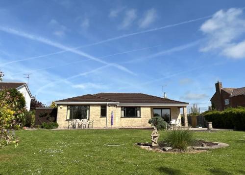 Hilperton Maison | Spacious bungalow with large private garden