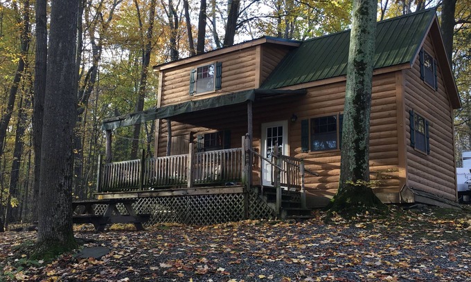 Trumansburg Cabine | Cabine spacieuse parfaite pour des escapades romantiques et des vacances en famille!