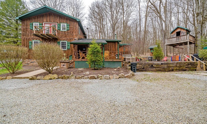 Jefferson Township Cabine | Spacious Cabin w/ Hot Tub 3Bed, 2 bath