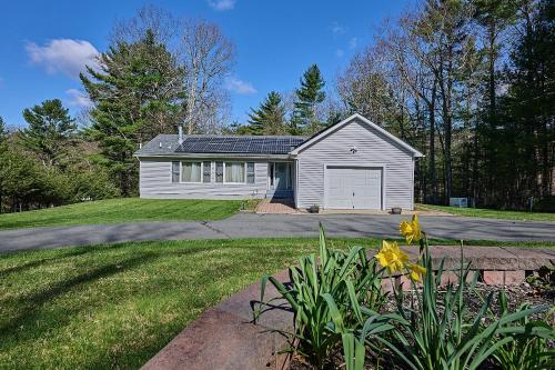Glen Spey Maison | Spacious Catskills Serenity nearby Delaware River Gap w Game Rm Pet Friendly and Fenced Yard