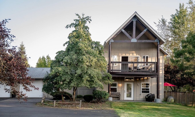 Everson Maison | Spacious centrally located farmhouse with stunning views, large yard, firepit