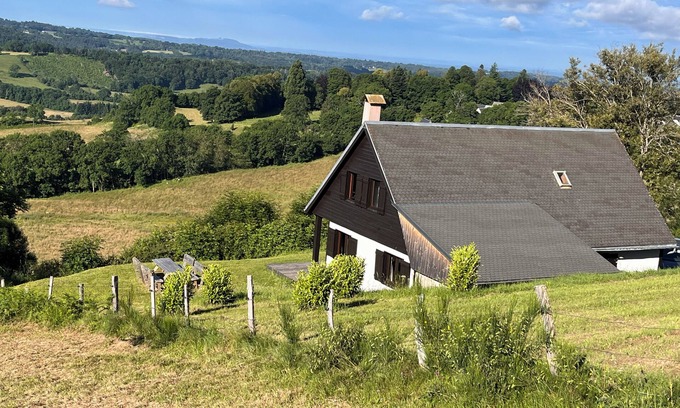 La Tour-dʼAuvergne Chalet De Ski | Chalet spacieux (8p-2sdb; 150m2) en pleine nature au pied du massif du Sancy