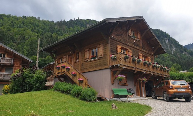 Abondance Chalet De Ski | Chalet spacieux avec garage privé, animaux acceptés, terrasse et jardin, idéal pour familles !