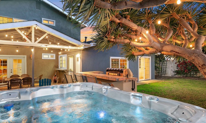 Olde Carlsbad Maison | Propriété de 4 chambres / 3 salles de bain près de Legoland, des plages et plus encore! Comprend la climatisation!