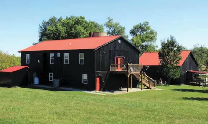 Shelbyville Cabine | Spacious charming exclusive rental in Shelbyville, KY