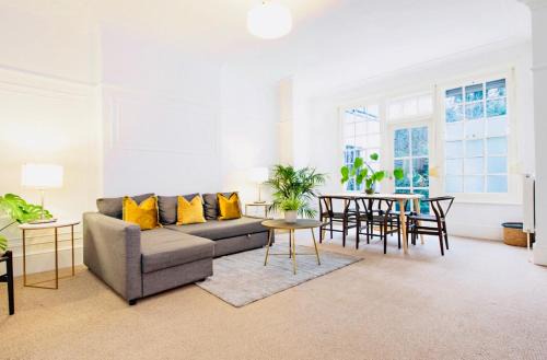 Frognal and Fitzjohns Appartement | Spacious & Charming garden flat -Zone 2- Great for Central London access