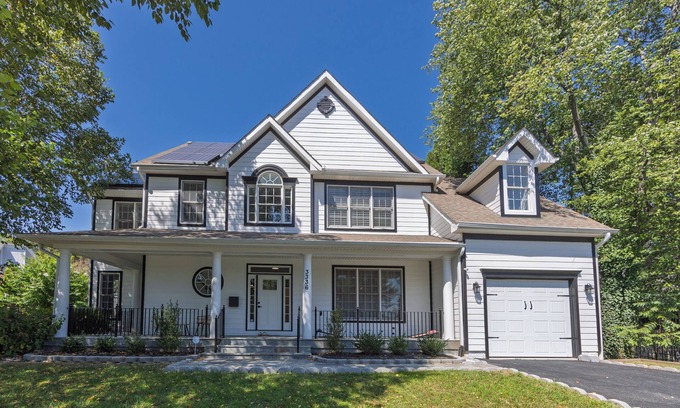 Chevy Chase Maison | Spacious Chevy Chase 7BR – Quick DC Access