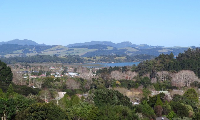 Coromandel Maison | Spacious clean & sunny home with fabulous views! 2.7kms to town. Unlimited Wi-Fi