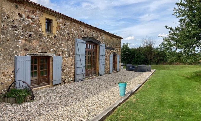 Sainte Croix de Beaumont Maison | Gîte 8 personnes spacieux et confortable.