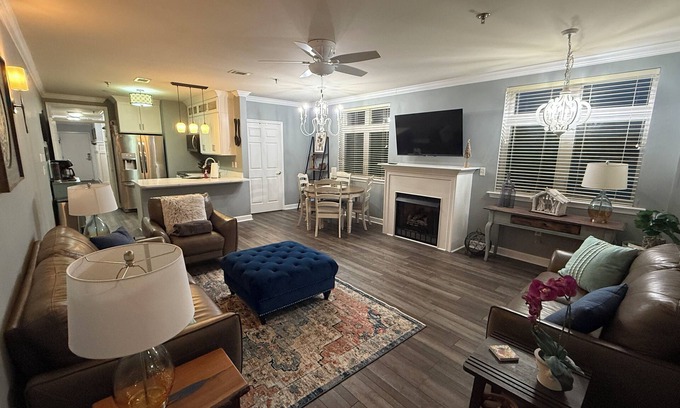 Huddleston Copropriété | Spacious Condo at SML- Mariner's Landing