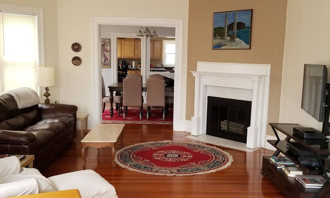 Edgewood Copropriété | Condo spacieux à Cranston / Providence Line - 2 chambres