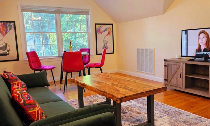 Melrose Maison | Spacious & Convenient 1BR unit-20min to Boston